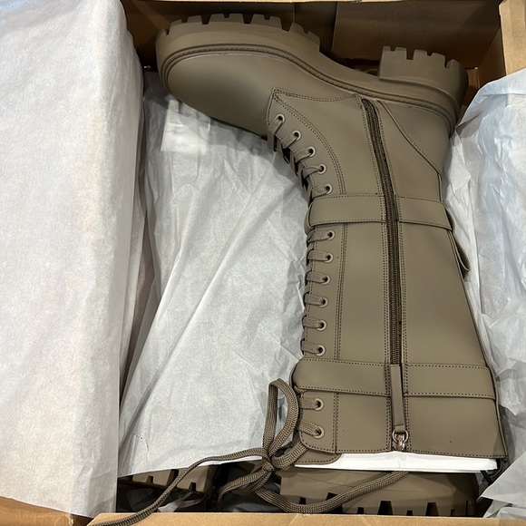 Zara khaki waxed lace up lug sole boots - Picture 15 of 15